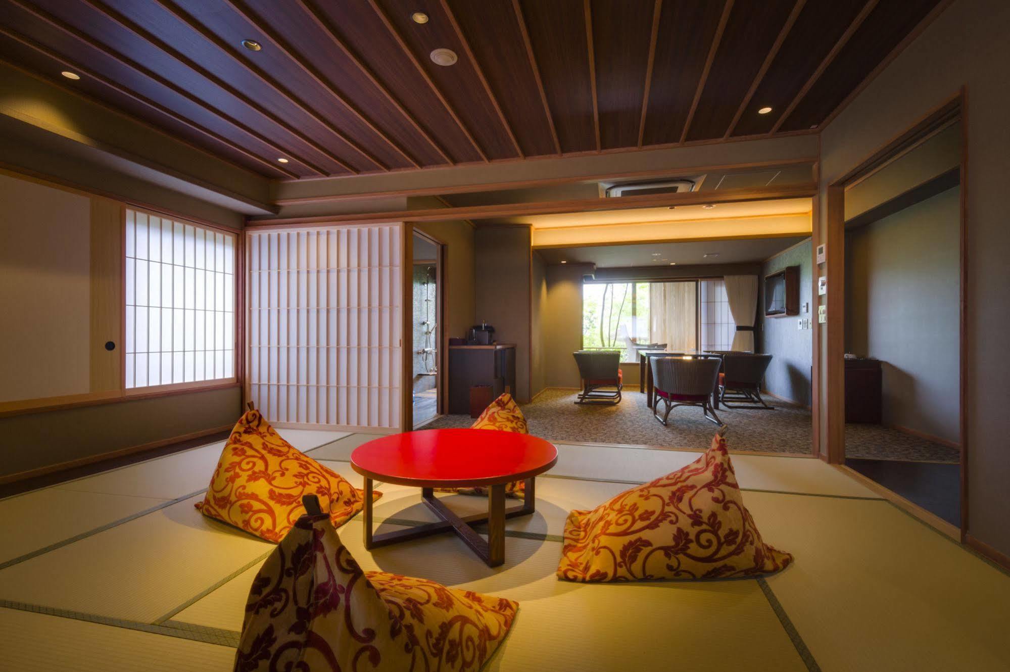 Hotel Fujisan Onsen Bessho Sasa Fujiyoshida Esterno foto